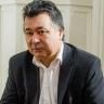 Күренекле йырсы Вәхит Хызыровтың «Ауылда шулай…» исемле китабы донъя күрҙе