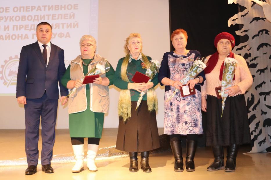 В Дёмском районе Уфы вручили медали «100 лет образования Республики Башкортостан» матерям погибших героев