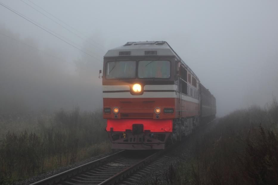 Пригородным поездам ливень не помеха 