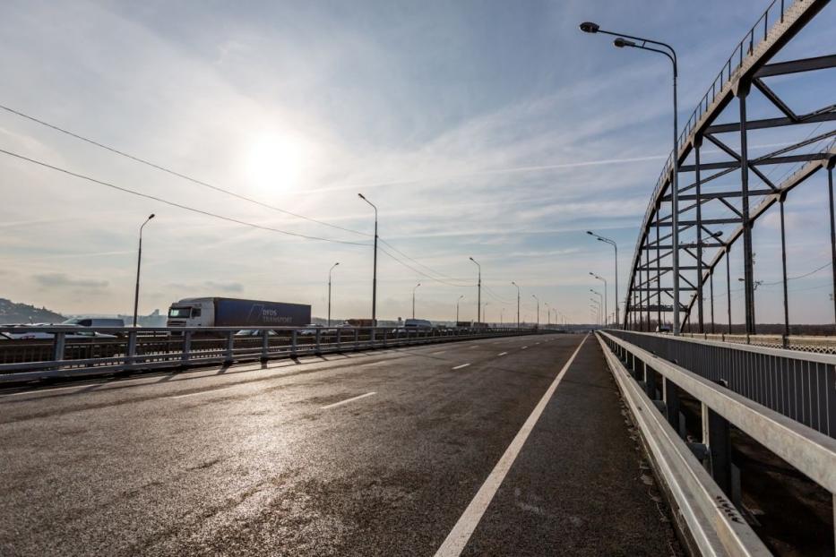 Сегодня на новом мосте-вставке через реку Белую временно ограничат движение транспорта