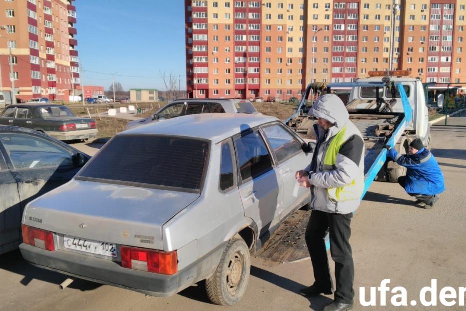 В Демском районе Уфы продолжаются рейды по эвакуации неправильно припаркованных автомобилей
