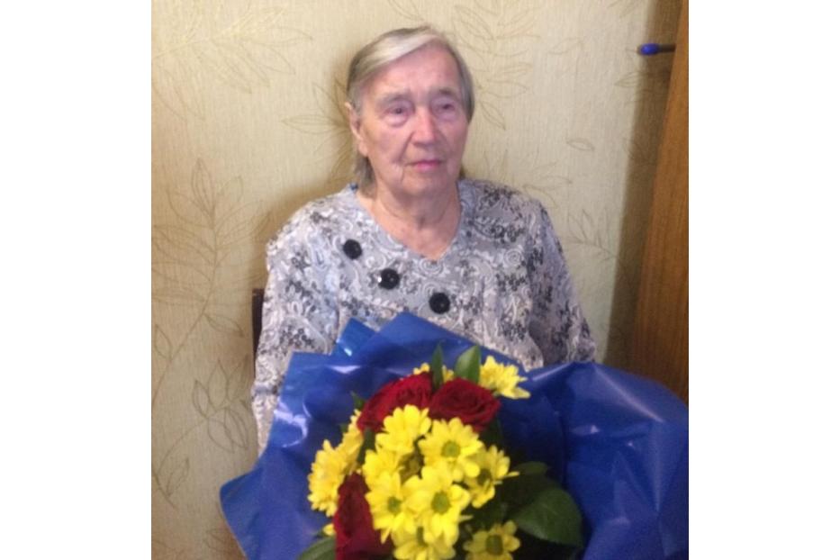 Труженицу тыла Анастасию Сугоняк поздравили с 90-летием