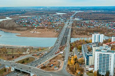 Строительство нового моста-вставки через реку Белую в створе улицы Воровского вышло на финишную прямую.