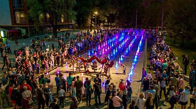 Фонтан "Танцующие журавли" возле Городского дворца культуры в Уфе. Фото: Данил Ивлев, 2020
